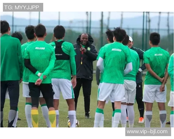 小克鲁伊夫正式担任阿贾克斯俱乐部技术总监开启新篇章 小克鲁伊夫正式担任阿贾克斯俱乐部技术总监开启新篇章